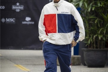 Lewis Hamilton和George Russell身着TOMMY HILFIGER现身中国大奖赛